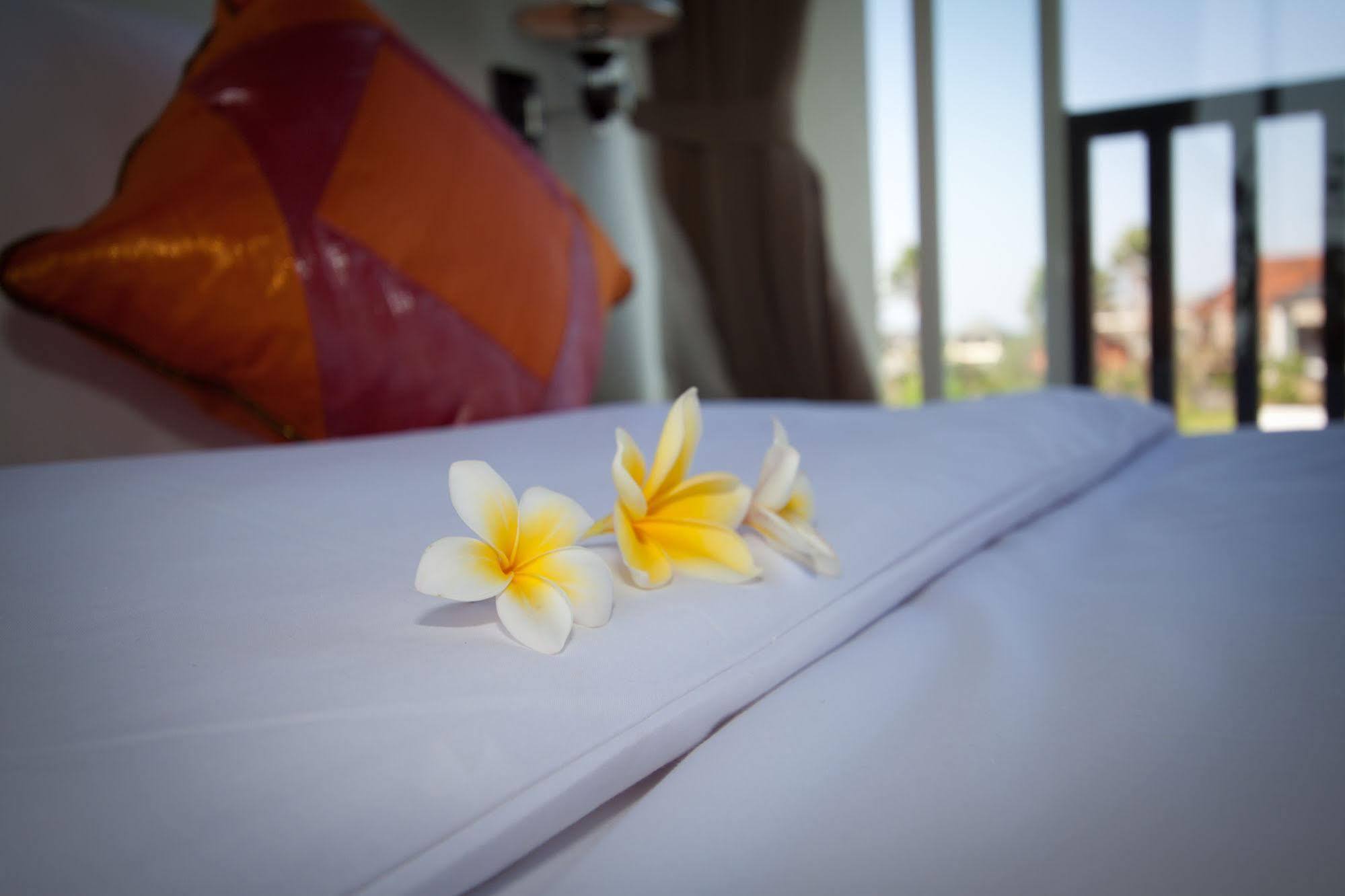 Grace And Milena Guesthouse Kuta Lombok Buitenkant foto